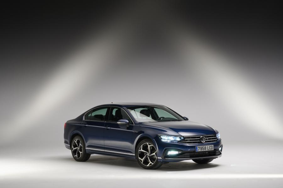  Volkswagen Passat R-Line (B8) 2019 года  (WW) (фото 1 из 24)